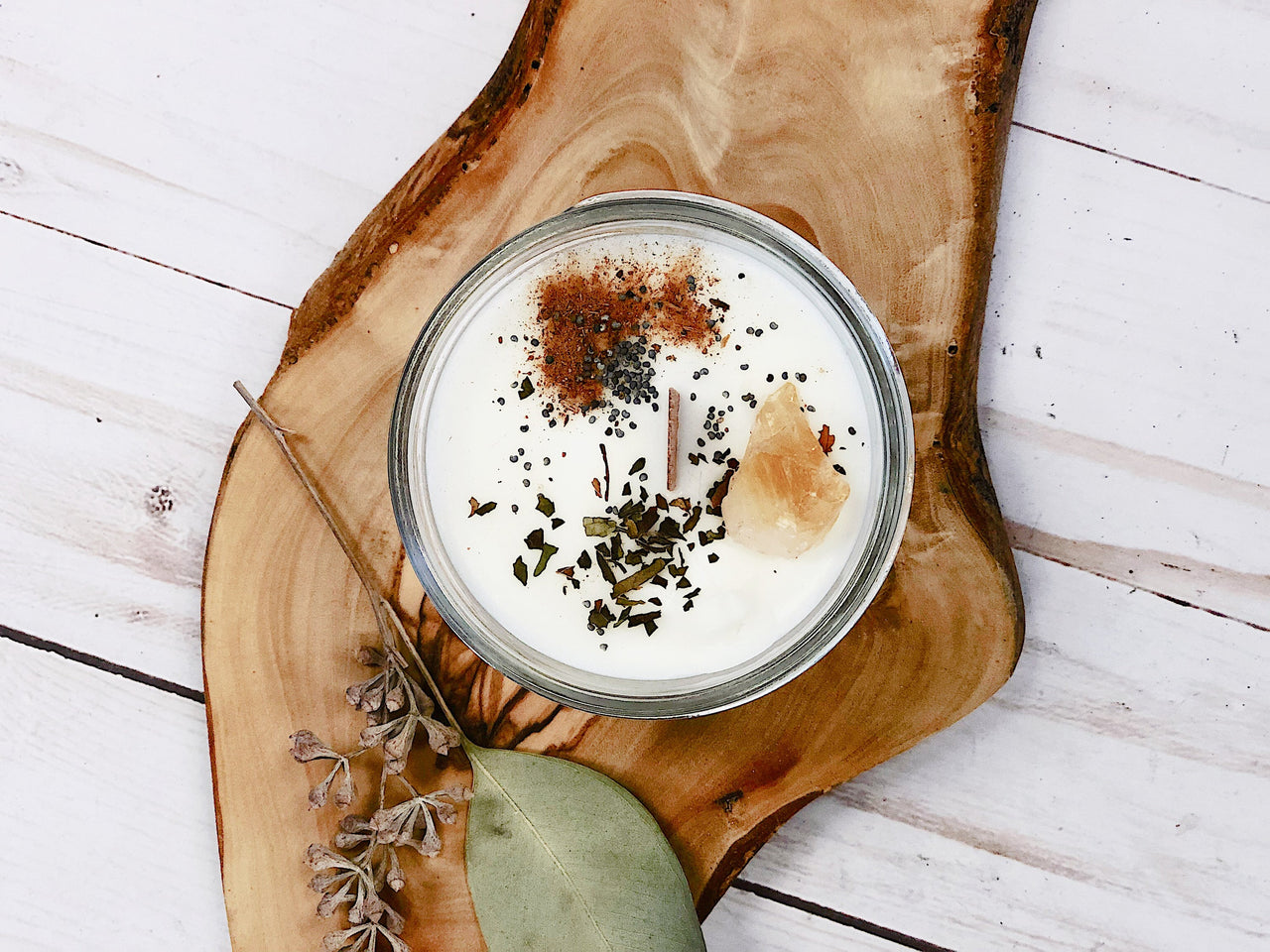 files/Abundance_Candle_cb01766a-487c-49f4-a23f-595b08cca7f2.jpg