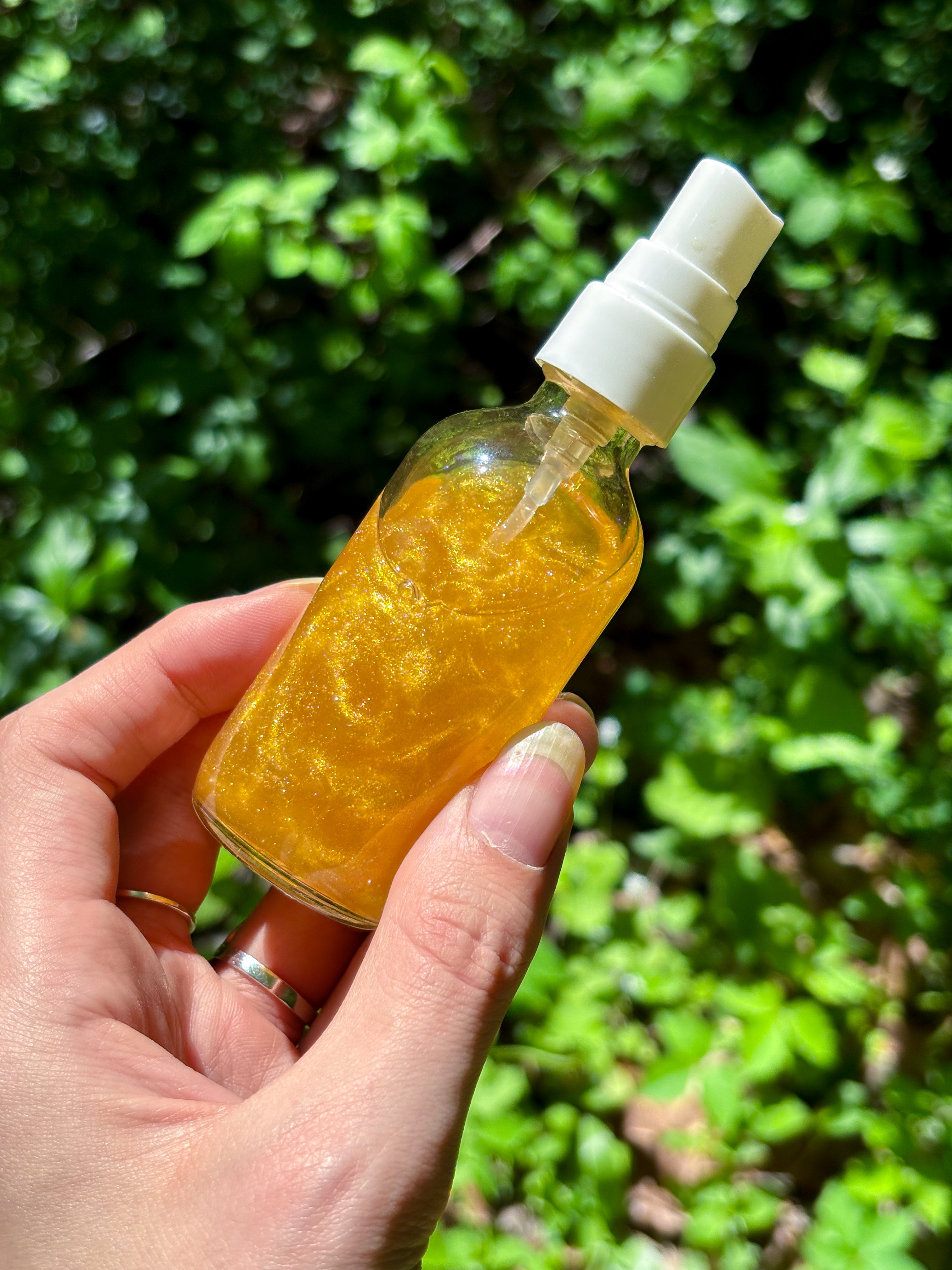 White Tea & Berries Crystal-Infused Home and Body Spray – Sage + Quartz Energy Mist for Cleansing & Aura Protection