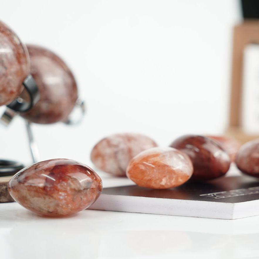 🔥 Fire Quartz Palm Stone – Ignite Inner Strength & Emotional Balance