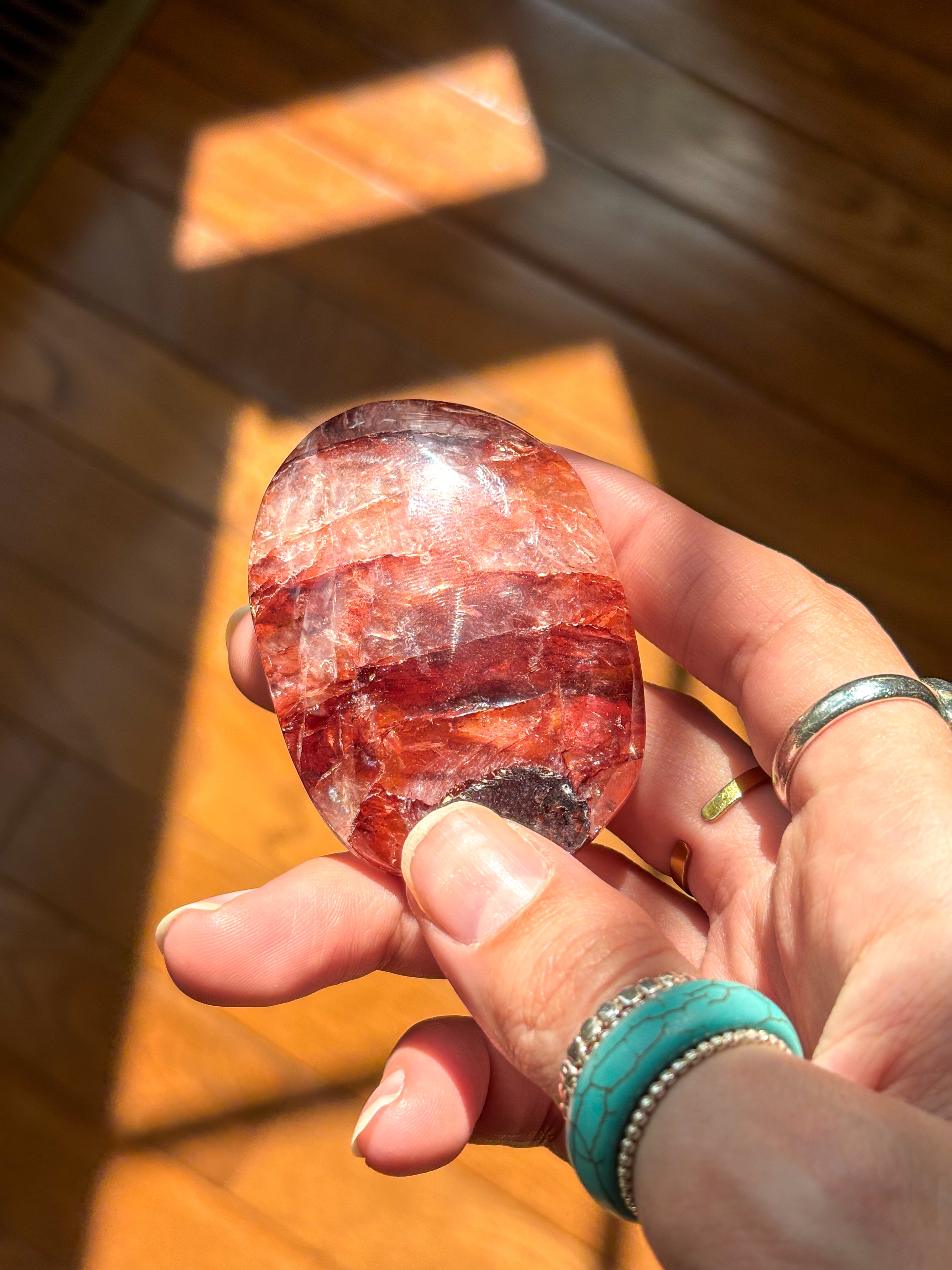 🔥 Fire Quartz Palm Stone – Ignite Inner Strength & Emotional Balance