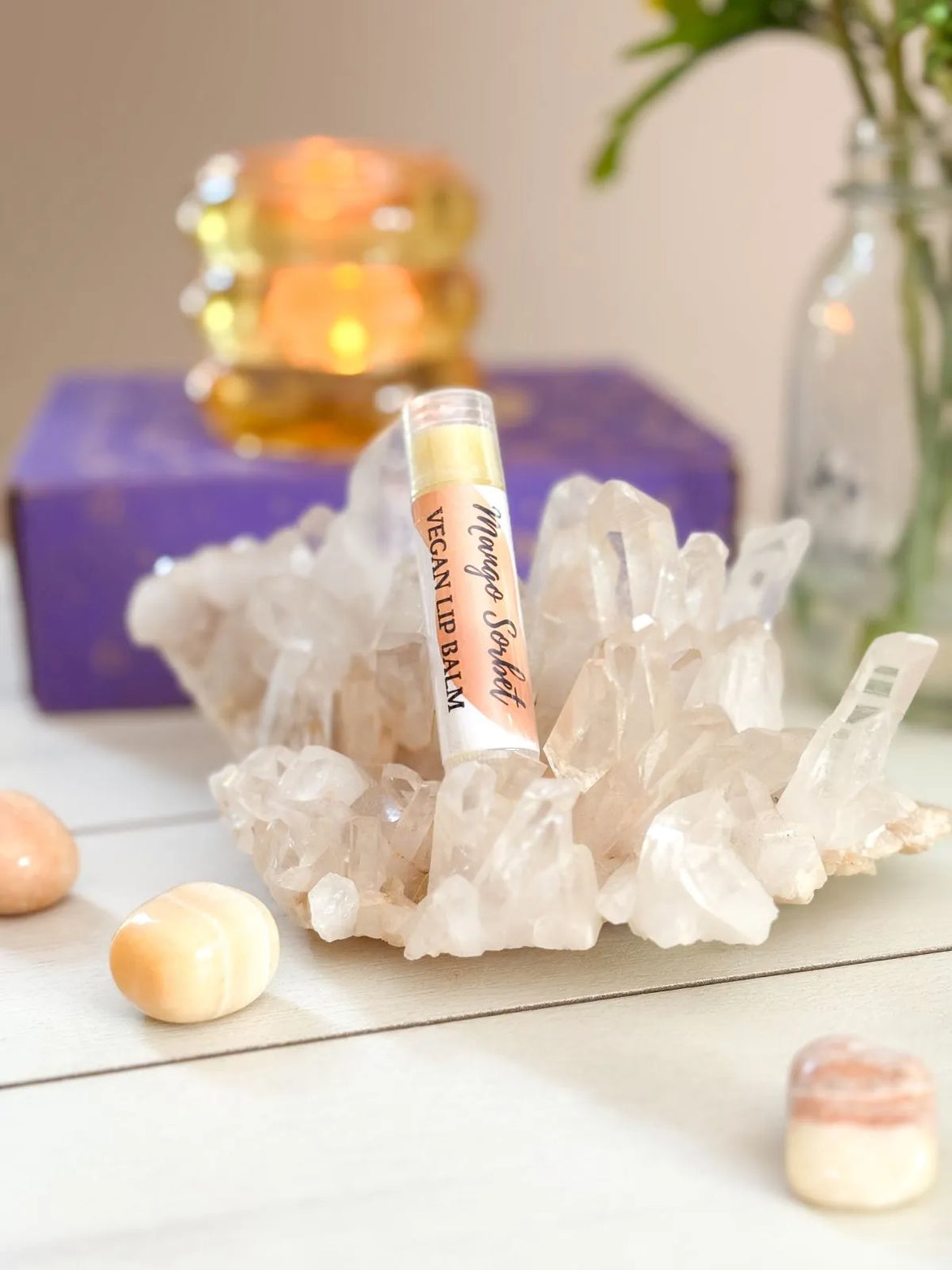 Mango-flavored vegan lip balm with citrus notes and creamy moisturizing texture.