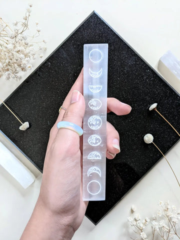 The Best Crystal For Each Moon Phase